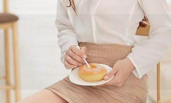 AISS爱丝(钻石版) – 亚美依的自拍合集：超萌瞬间，带你领略瞪眼、吐舌、皱鼻的全新境界！