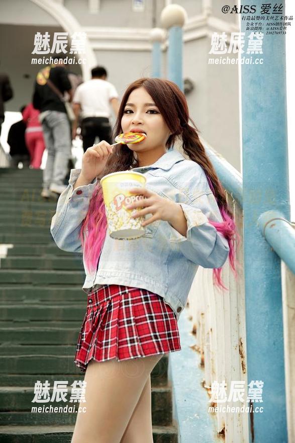 AISS爱丝(黄金版) - 秋日女神索菲的免费写真，简直是秋天的一缕温柔，让人想起那些落叶