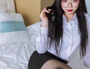 BoBoSocks袜啵啵 – 这是什么?稚予的私拍图集,肉色大腿丝,值得一探究竟,不然有点儿亏。