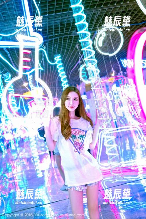 Feilin嗲囡囡-欣欣Rubybaby Feilin嗲囡囡 - 欣欣Rubybaby的职业装私拍,原图里透着一丝俏皮的职场暗示!