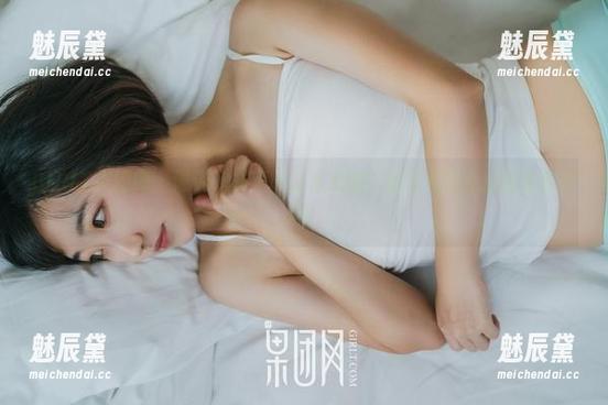 GIRLT果团网-通灵儿 GIRLT果团网 - 谁说秘书不能让人心跳?通灵儿的私房图包在召唤!