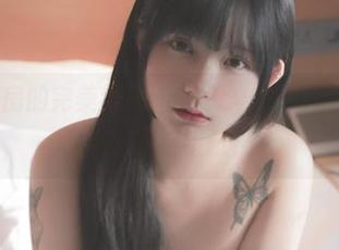 游泳与私房的完美结合：Hizzy(히지)的泳池图包绝对不容错过！