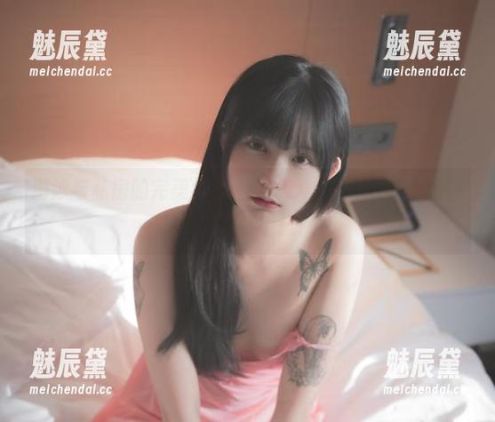游泳与私房的完美结合：Hizzy(히지)的泳池图包绝对不容错过！