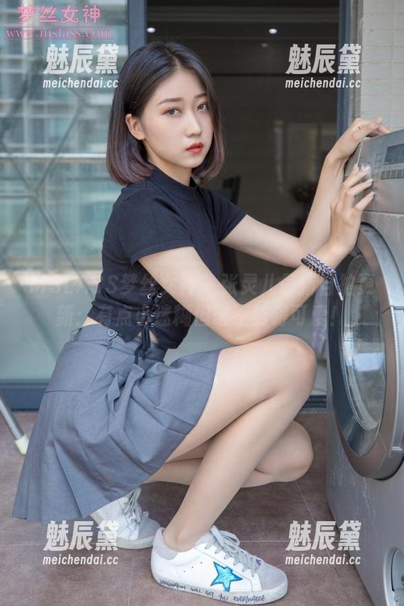 MSLASS梦丝女神-张灵儿 MSLASS梦丝女神 - 张灵儿最新自拍更新:有点小迷糊但毫不妨碍可爱!