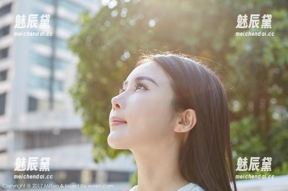 MiiTao蜜桃社 - 唐佳怡短裙图集：一瞬间的倩影，让人瞬间失去光阴的流转感。