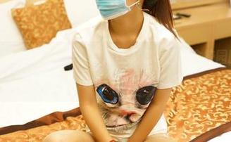 ROSI的嫩学妹制服写真，真是让人忍不住想念校园时光，那些青涩的瞬间…