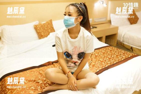 ROSI口罩 ROSI的嫩学妹制服写真,真是让人忍不住想念校园时光,那些青涩的瞬间…