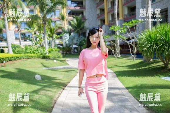 TuiGirl推女郎-小九九 TuiGirl推女郎 - 夏天来了,小九九又来更新肉丝作品了,真想知道她到底是怎么做到的,衣服都快不见了!