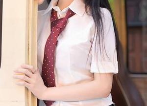Xiuren秀人网 – 乔伊joy牛仔裤套图：她的搭配让我意识到，原来我也可以在家里当个时尚博主！