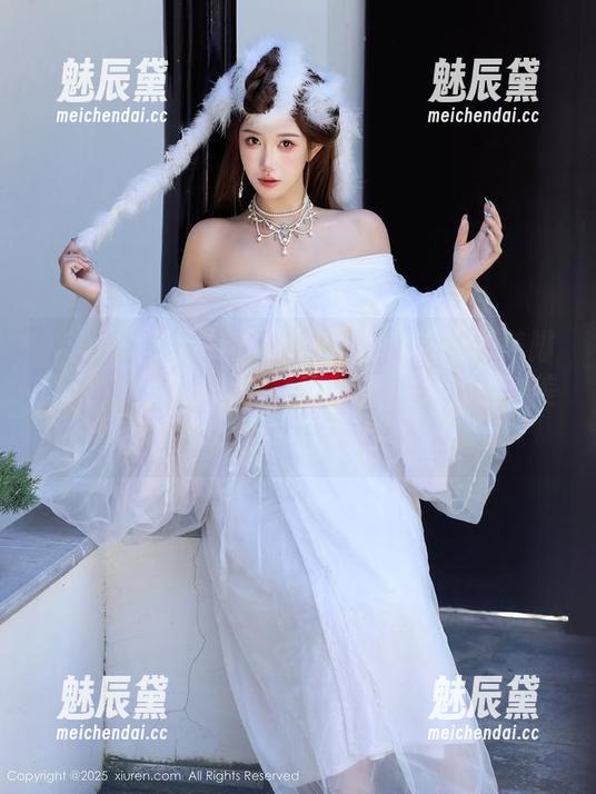 Xiuren秀人网 - 保存好这套小纯子美脚图集，时不时回味一下，肯定能让你对美的定义重新审视。