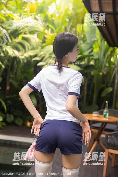 Xiuren秀人网 - 制服也能这么好看？是小逗逗的原图简直是我的心头好，快去翻看那个图集！