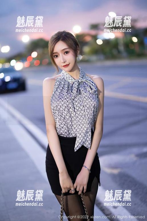 Xiuren秀人网 - 没看过芝芝Booty的束胸内衣和丝袜美腿的写真，真是太亏了！