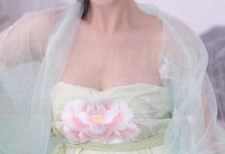Xiuren秀人网 – 雨儿1494美腿大公开：这一系列原图，简直是视觉的冲击！
