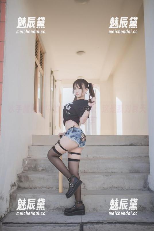 水手服黑丝中的Yoko宅夏：这是我对夏天的奇妙分享