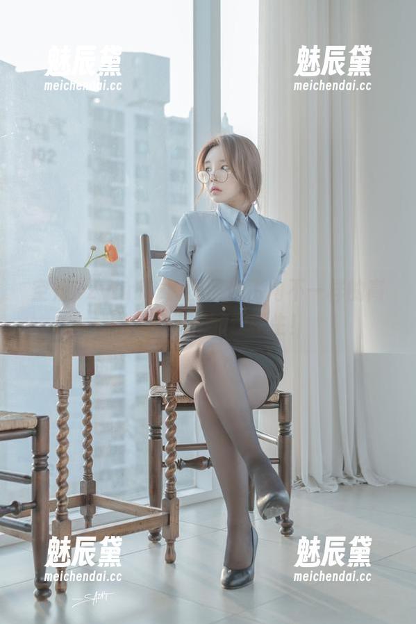 空姐Zzyuri，原图带你飞向不一样的高度，图集里妙趣横生！