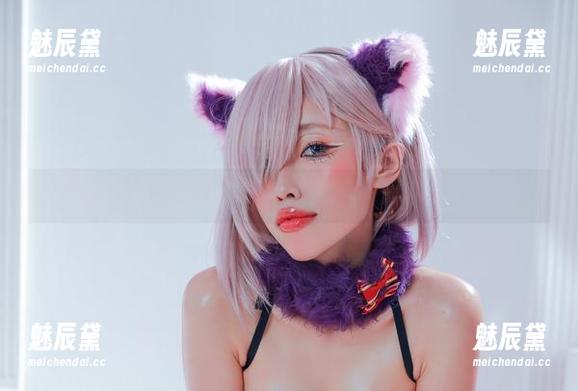 eliza喵喵的圣诞写真，套图里的她像极了冬日的暖阳！