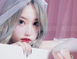套图里的eloise软软：换上制服的她，真是萌到不行！