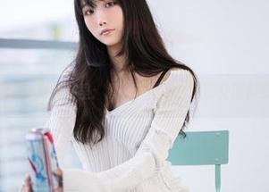 一智智在㭴野泳装里：原图和图册，光影交错似梦似幻