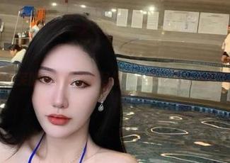 微密圈 – 不爱笑的赛琳的居家风情:一场不期而遇的美丽套图合集