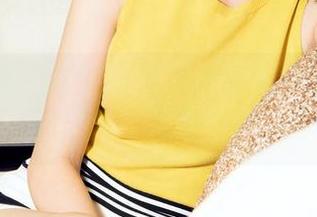 克拉女神 – 迷失在妮子的最新图册里:妹妹们可真会挑时间!