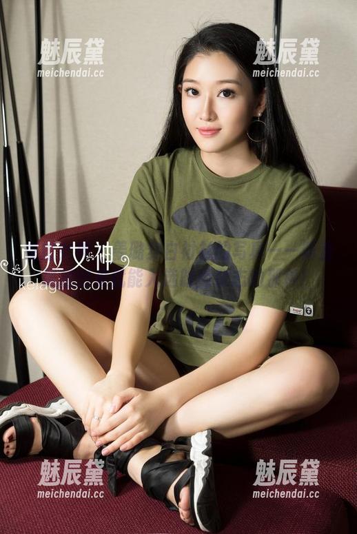 克拉女神-姜璐 克拉女神 - 姜璐穿白衬衫的写真——简直是拍出来就能入选时尚杂志的那种!