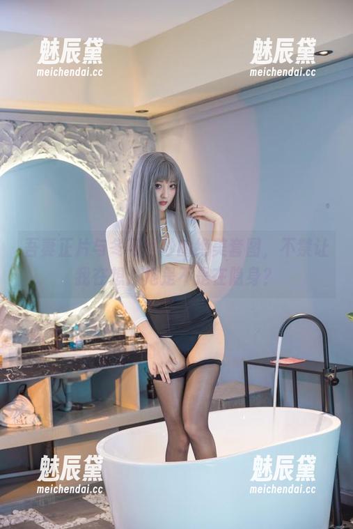 吾妻正片与冬马路纱的绝美套图，不禁让我在想：她是不是在隐身？