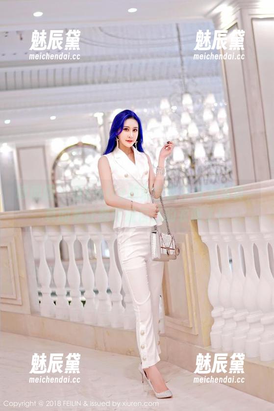 嗲囡囡-Emily顾奈奈酱 嗲囡囡 - 看Emily顾奈奈酱牛仔裤写真,真的是让我怀疑自己的衣柜了!