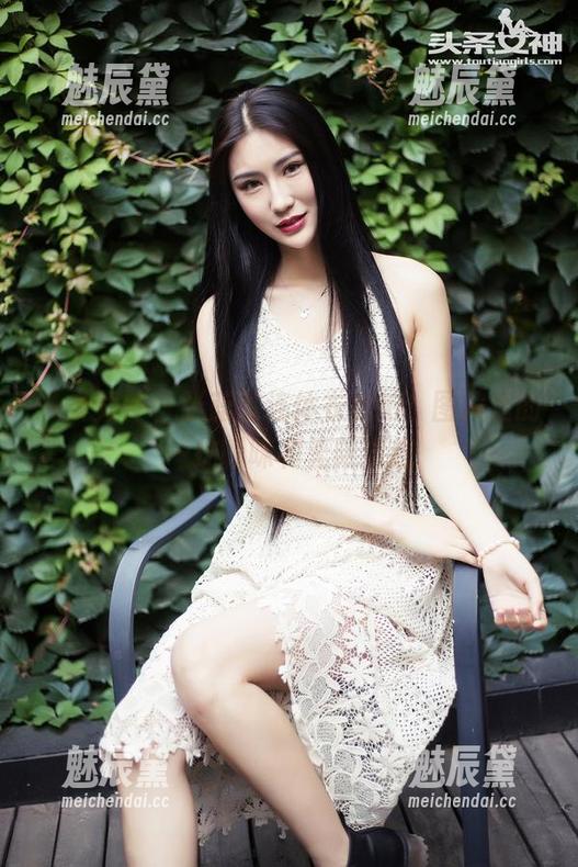 头条女神 - 张蓝欣连体衣私拍，图片里的一抹暧昧和无限遐想