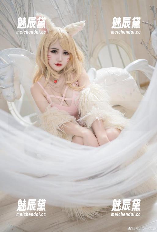 小仓千代w的美图更新：黑呆三破真是个谜，越看越想知道她在想什么？