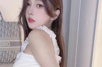 最新写真：小小奶瓶儿的丝带女友，每一帧都是诱惑！