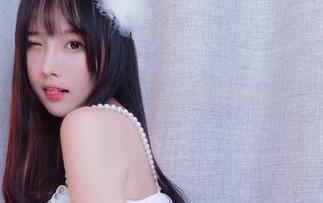 小小奶瓶儿的美脚写真，竟然能让我的脑袋转圈圈！