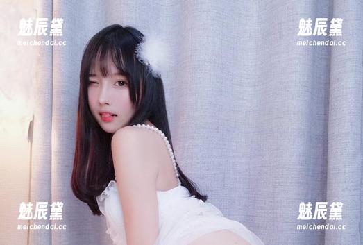 小小奶瓶儿的美脚写真，竟然能让我的脑袋转圈圈！
