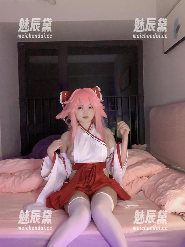 看这里！小瑶幺幺最新写真，图片里的芙芙让我心动不已！
