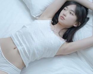 少女秩序 – 看！晞可在泳池里逆风而泳：分享这份轻松，谁说上水就是上天！