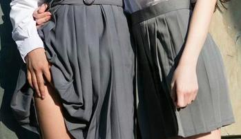尤果网 – 诗朵雅的纯白图包：看她如何在单色中游刃有余