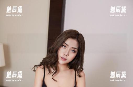 尤物馆 - 资源来袭，在线抢先看孟狐狸FoxYini油亮的那些瞬间，保证你眼前一亮！
