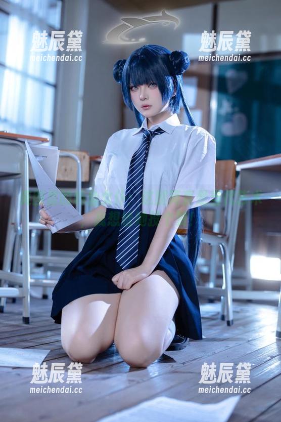 美图里的屿鱼女仆：这腿简直是当代艺术，我想给她投个赞！