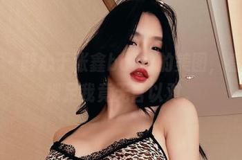 微密圈 – 醉心于张鑫baby的美图,看到她的裸足我竟无言以对。