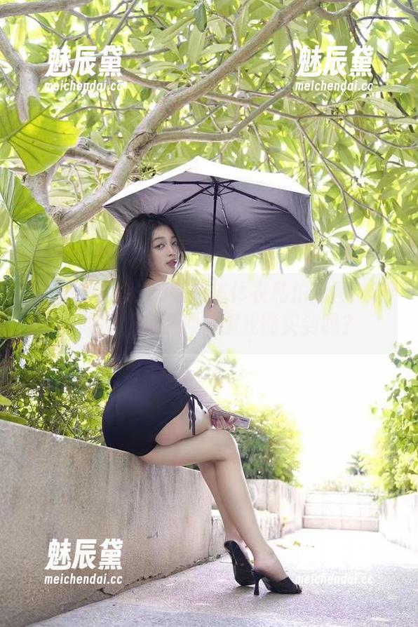 徐珺大哥 微密圈 - 徐珺大哥的连体衣私拍原图:让我想问,有这种衣服我能买到吗?