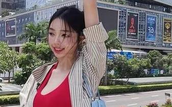 微密圈 – 徐珺大哥的空姐写真：高清展示，带你感受‘胸小不怕，有气场’的魅力！