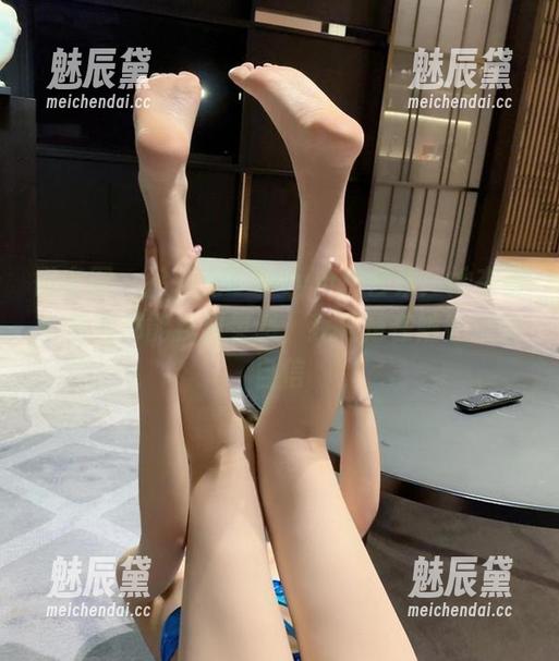徐莉芝Booty 微密圈 - 徐莉芝Booty自拍合集:她在每个角落都能找到灵感,我只是在嫉妒她的自信