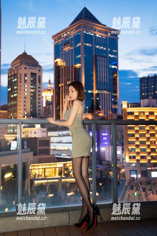 果儿Victoria 微密圈 - 果儿Victoria的丝袜清新绿:高清合集,仿佛整个夏天都在她的腿上。