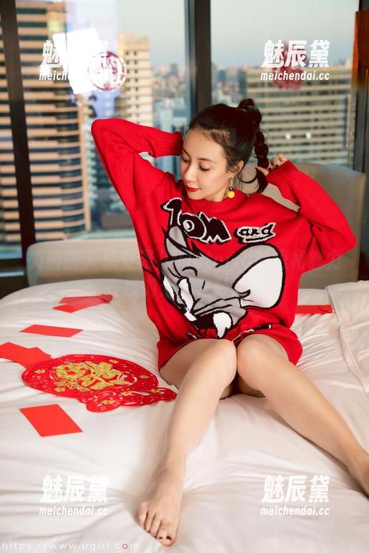 微密圈 - 感受果儿Victoria的短裙魅力：在线游走于光影之间。