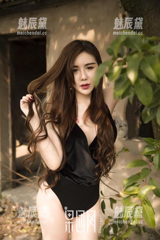 果团网-尹意纯 果团网 - 尹意纯真的是个魔法师,她的黑白写真把壁纸变得如此灵动,怎么看都觉得赞!