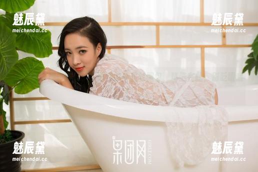 果团网-王语纯 果团网 - 腿部秀场:王语纯的裤里丝图包,精选在此,别眨眼哦!