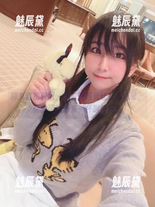 柳丸这组套图，纯白的感觉让我有点晕，真的可以再来一杯咖啡吗？