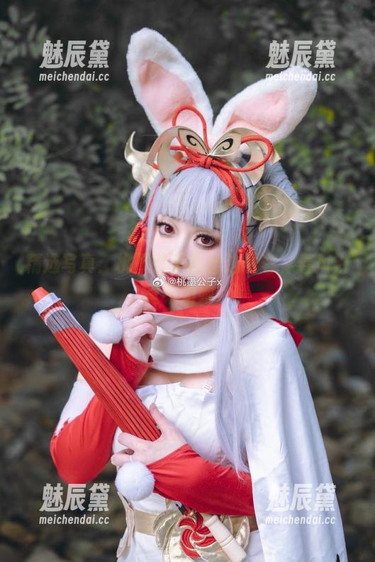 精选写真：桃墨公子的窗边妆容，春风十里不如她！