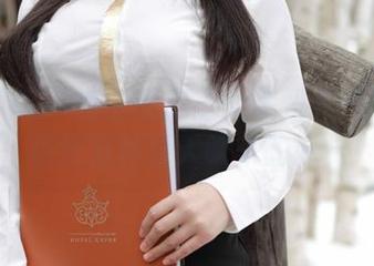 模范学院 – 当壁纸遇上大美妞儿的职业装，居然有种春天吹来的感觉！