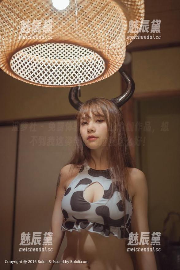波萝社-王语纯 波萝社 - 免费体验王语纯的瑜伽作品,想不到我这姿势也能拉筋这么好!