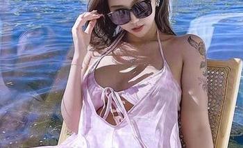 微密圈 – 打包送上，洁己u高清油亮白丝全套，下载后请大胆发挥想象力！